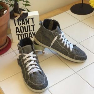 ‘Foxy’ Stowaway Men’s Hi-Top Canvas Sneakers